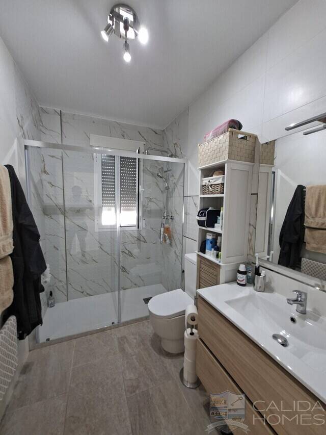 Villa Marshy: Villa for Sale in Arboleas, Almería