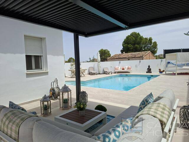 Villa Marshy: Villa for Sale in Arboleas, Almería