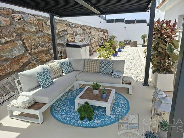 Villa Marshy: Villa for Sale in Arboleas, Almería