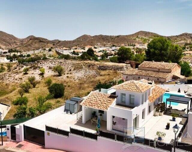 Villa Marshy: Villa for Sale in Arboleas, Almería