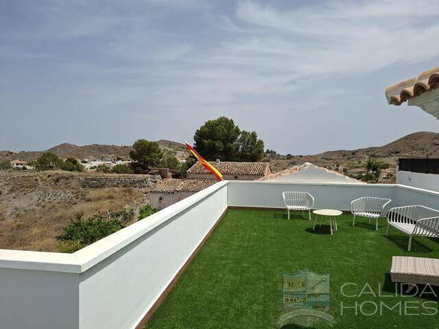 Villa Marshy: Villa for Sale in Arboleas, Almería