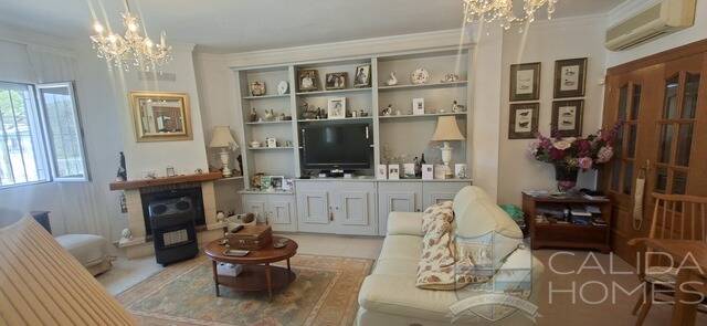 Villa Sable: Villa for Sale in Arboleas, Almería