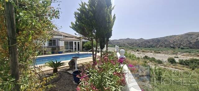 Villa Sable: Villa for Sale in Arboleas, Almería