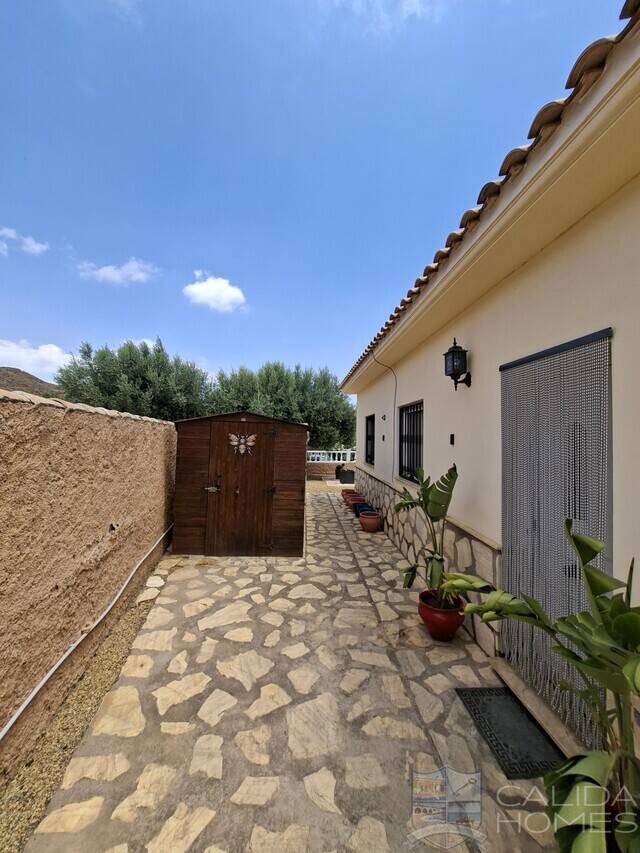 Villa de Luces: Villa for Sale in Arboleas, Almería