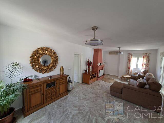 Villa de Luces: Villa for Sale in Arboleas, Almería