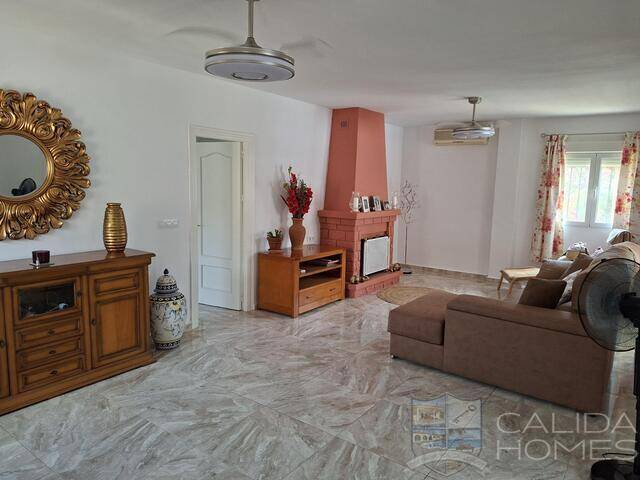 Villa de Luces: Villa for Sale in Arboleas, Almería