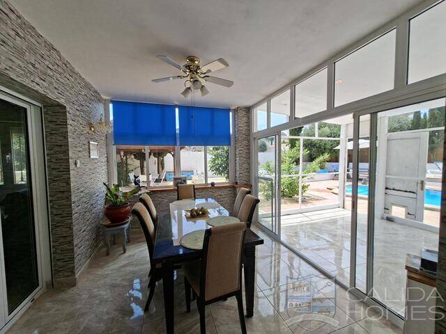 Villa de Luces: Villa for Sale in Arboleas, Almería