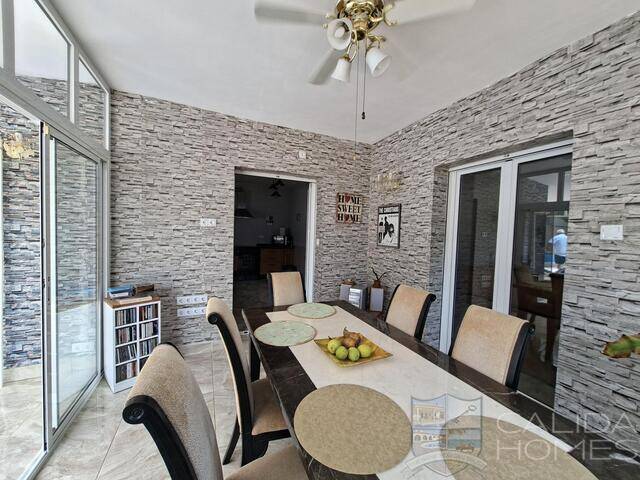 Villa de Luces: Villa for Sale in Arboleas, Almería