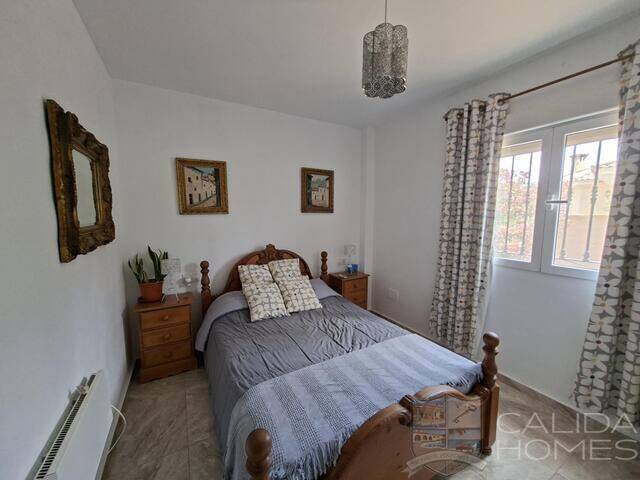 Villa de Luces: Villa for Sale in Arboleas, Almería