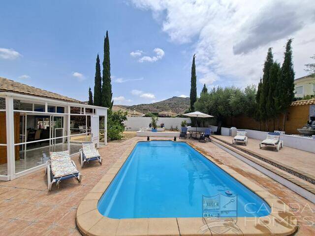 Villa de Luces: Villa for Sale in Arboleas, Almería