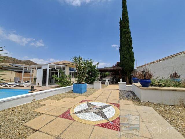 Villa de Luces: Villa for Sale in Arboleas, Almería