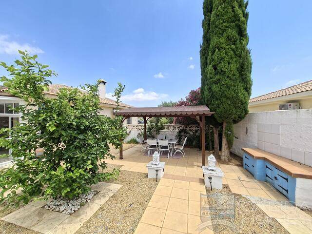 Villa de Luces: Villa for Sale in Arboleas, Almería