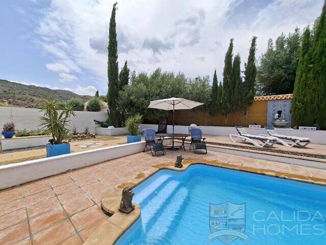 Villa de Luces: Villa for Sale in Arboleas, Almería