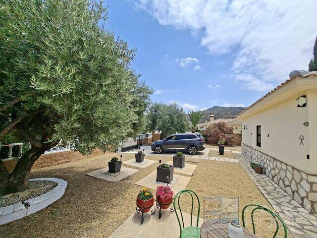 Villa de Luces: Villa for Sale in Arboleas, Almería