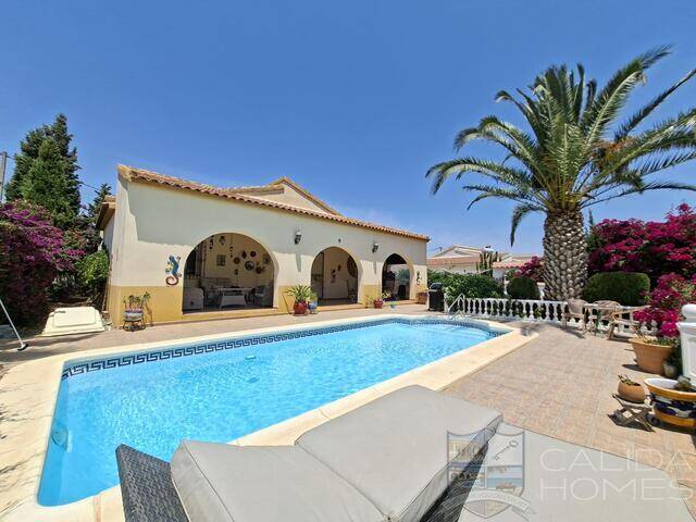 Villa Pura: Villa for Sale in Arboleas, Almería