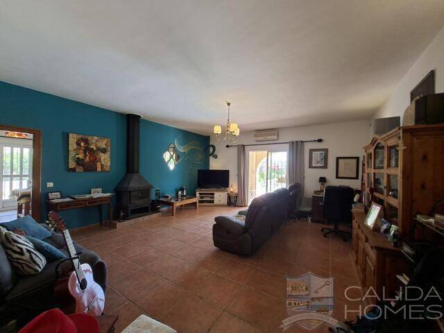Villa Pura: Villa for Sale in Arboleas, Almería