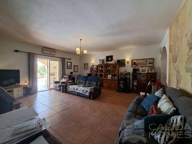 Villa Pura: Villa for Sale in Arboleas, Almería