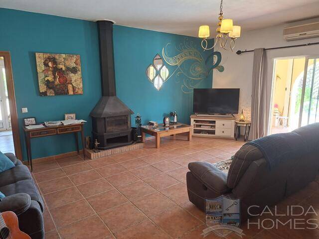 Villa Pura: Villa for Sale in Arboleas, Almería