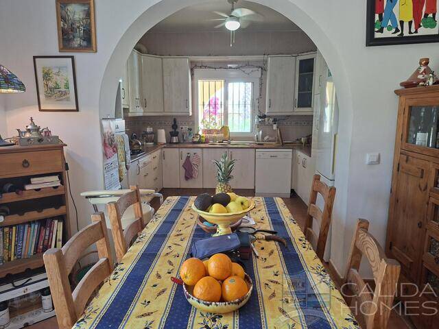 Villa Pura: Villa for Sale in Arboleas, Almería
