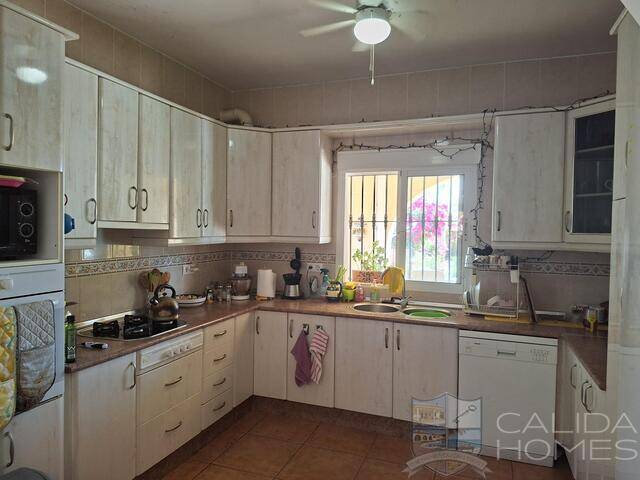 Villa Pura: Villa for Sale in Arboleas, Almería