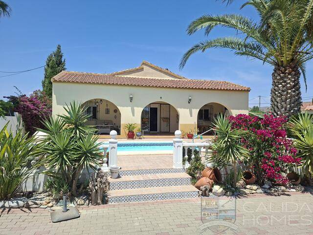 Villa Pura: Villa for Sale in Arboleas, Almería