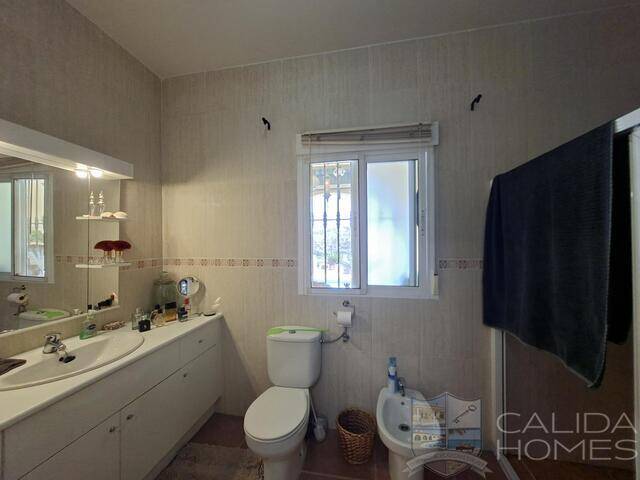 Villa Pura: Villa for Sale in Arboleas, Almería