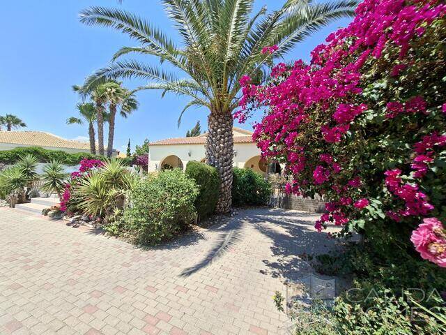 Villa Pura: Villa for Sale in Arboleas, Almería