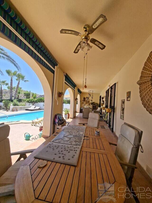 Villa Pura: Villa for Sale in Arboleas, Almería