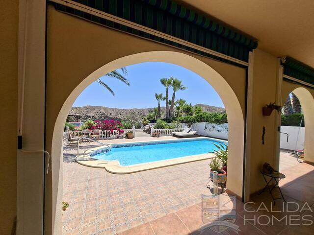 Villa Pura: Villa for Sale in Arboleas, Almería