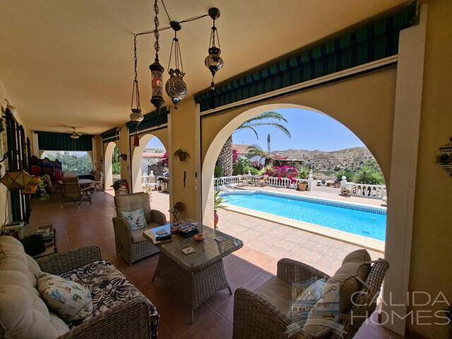 Villa Pura: Villa for Sale in Arboleas, Almería