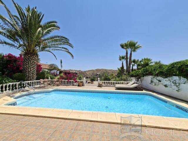 Villa Pura: Villa for Sale in Arboleas, Almería