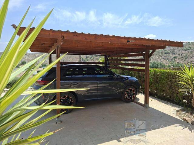 Villa Palacio: Villa for Sale in Arboleas, Almería