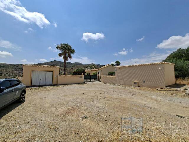 Villa Palacio: Villa for Sale in Arboleas, Almería