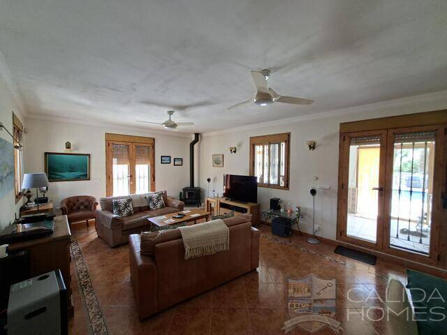 Villa Palacio: Villa for Sale in Arboleas, Almería
