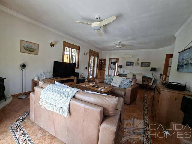 Villa Palacio: Villa for Sale in Arboleas, Almería
