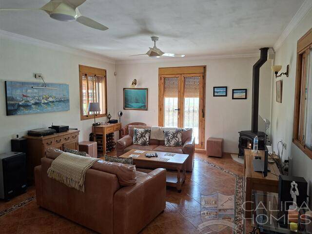 Villa Palacio: Villa for Sale in Arboleas, Almería