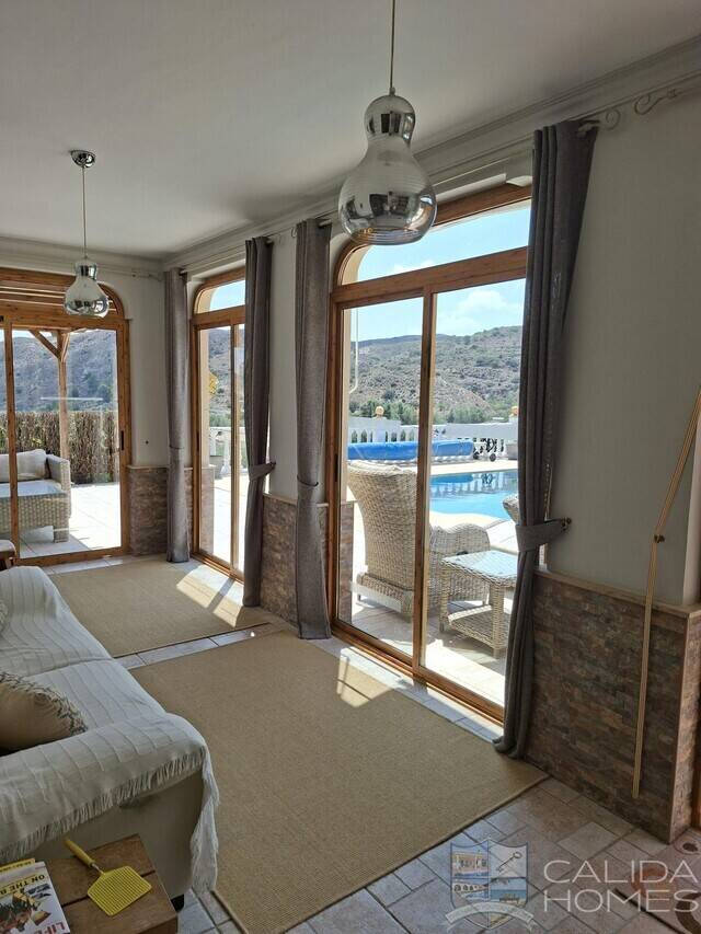 Villa Palacio: Villa for Sale in Arboleas, Almería
