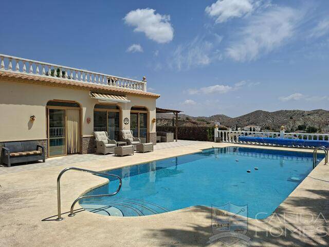 Villa Palacio: Villa for Sale in Arboleas, Almería