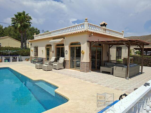 Villa Palacio: Villa for Sale in Arboleas, Almería