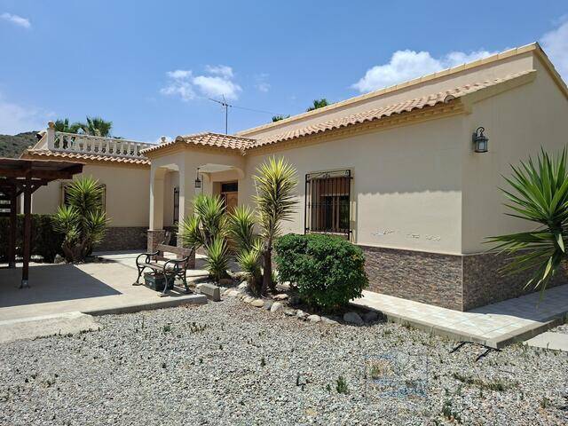 Villa Palacio: Villa for Sale in Arboleas, Almería