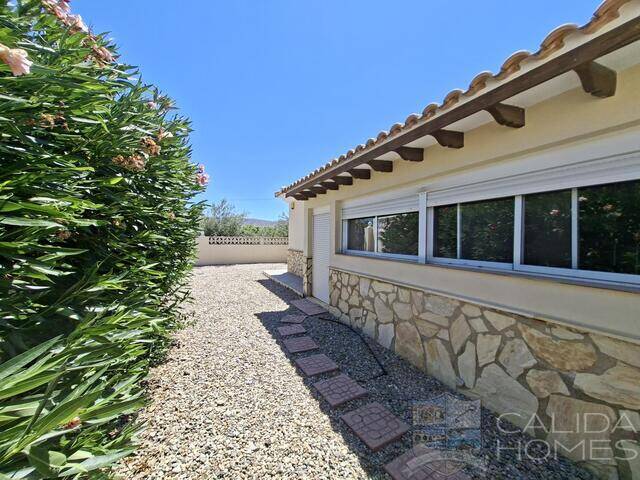 Villa Lua: Villa for Sale in Arboleas, Almería