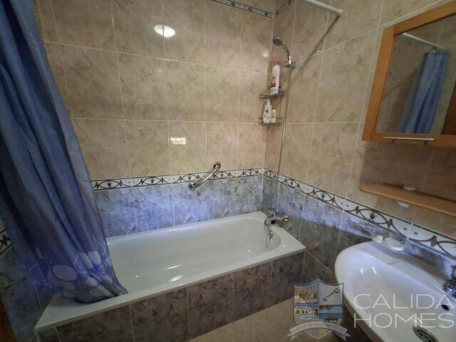 Villa Lua: Villa for Sale in Arboleas, Almería