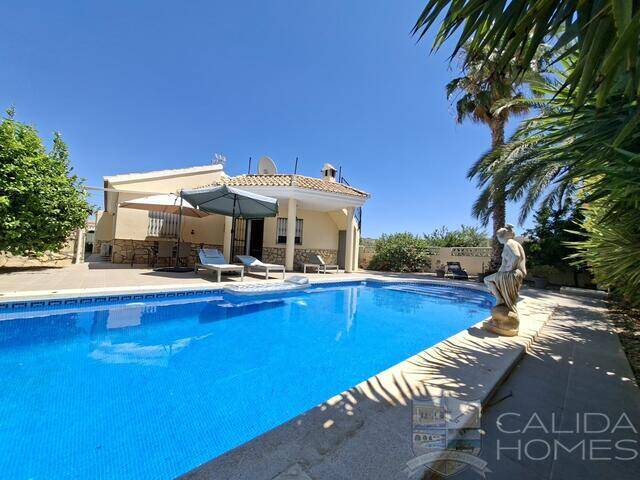 Villa Lua: Villa for Sale in Arboleas, Almería