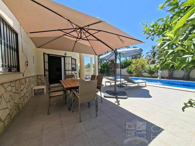Villa Lua: Villa for Sale in Arboleas, Almería