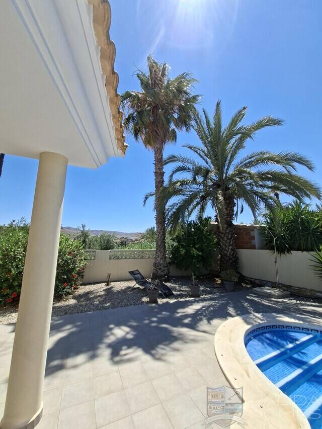 Villa Lua: Villa for Sale in Arboleas, Almería