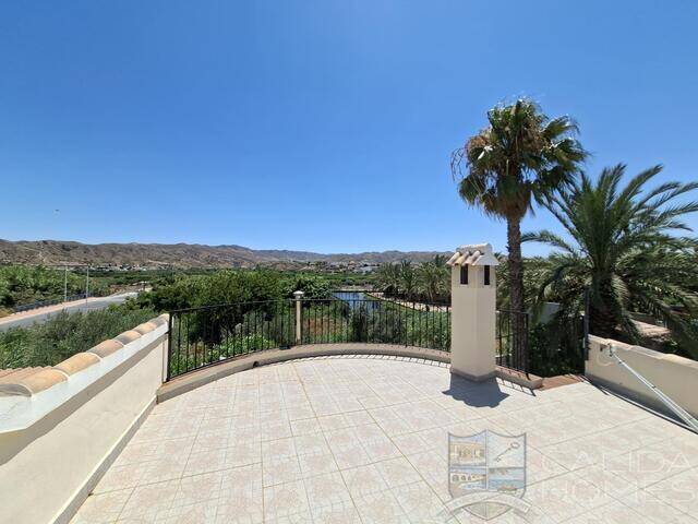 Villa Lua: Villa for Sale in Arboleas, Almería