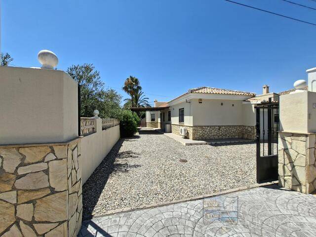 Villa Lua: Villa for Sale in Arboleas, Almería