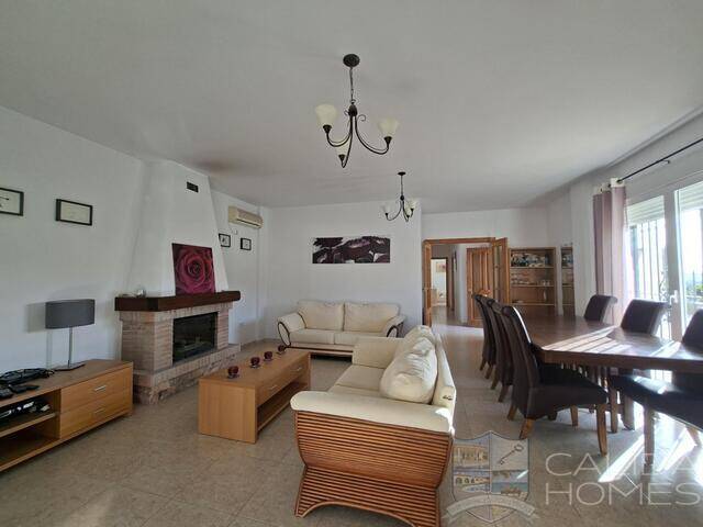 Villa Sierra: Villa for Sale in Arboleas, Almería Villa Sierra: Villa for Sale in Arboleas, Almería