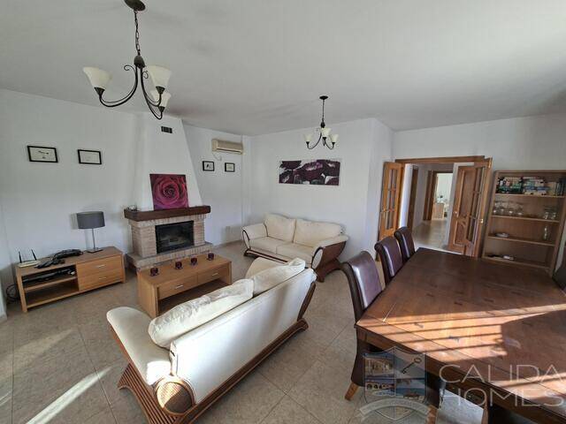 Villa Sierra: Villa for Sale in Arboleas, Almería Villa Sierra: Villa for Sale in Arboleas, Almería