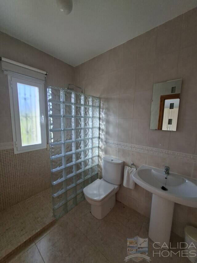 Villa Sierra: Villa for Sale in Arboleas, Almería Villa Sierra: Villa for Sale in Arboleas, Almería